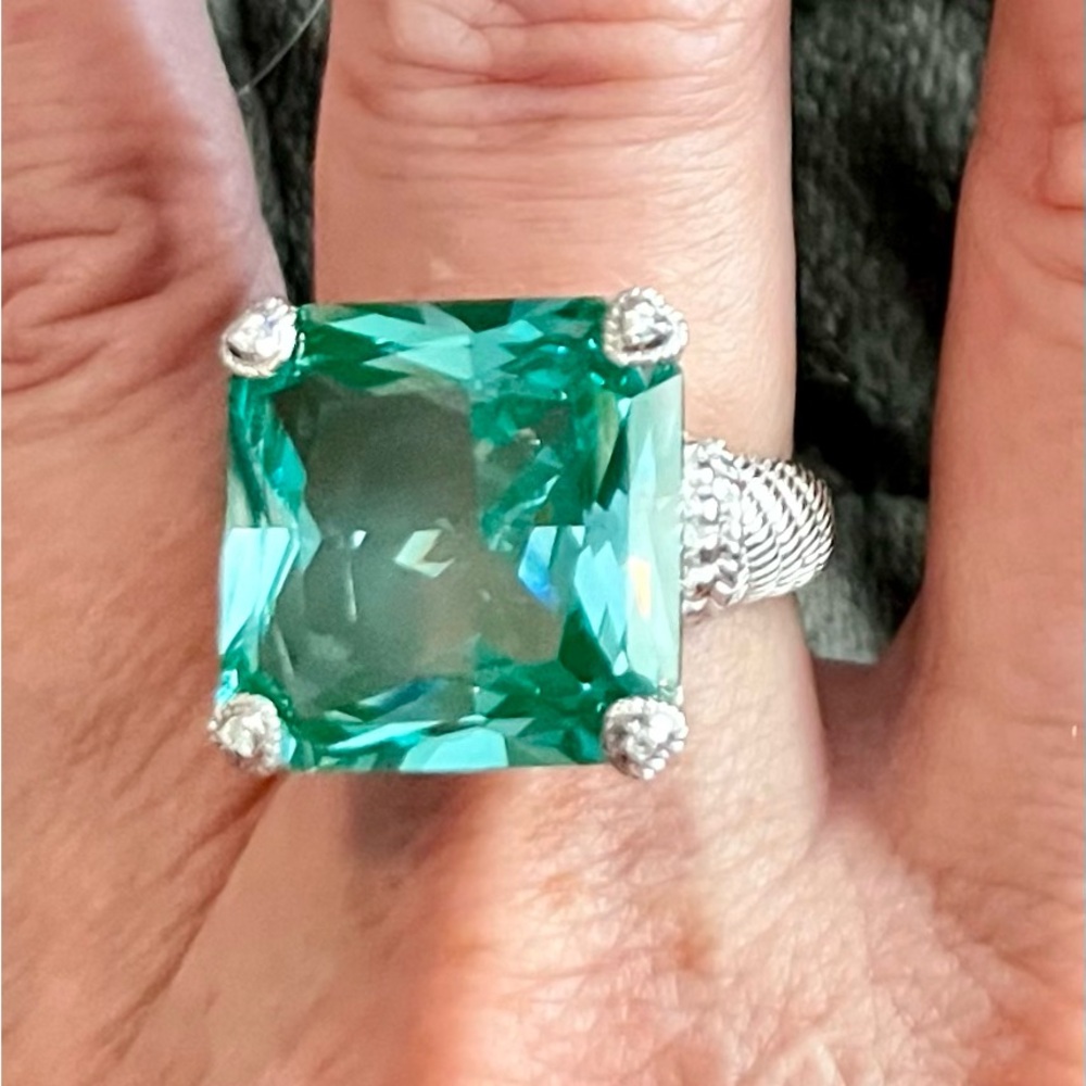 Absolutely Gorgeous Judith Ripka Aqua, cz’s ring. - Picture 2 of 9